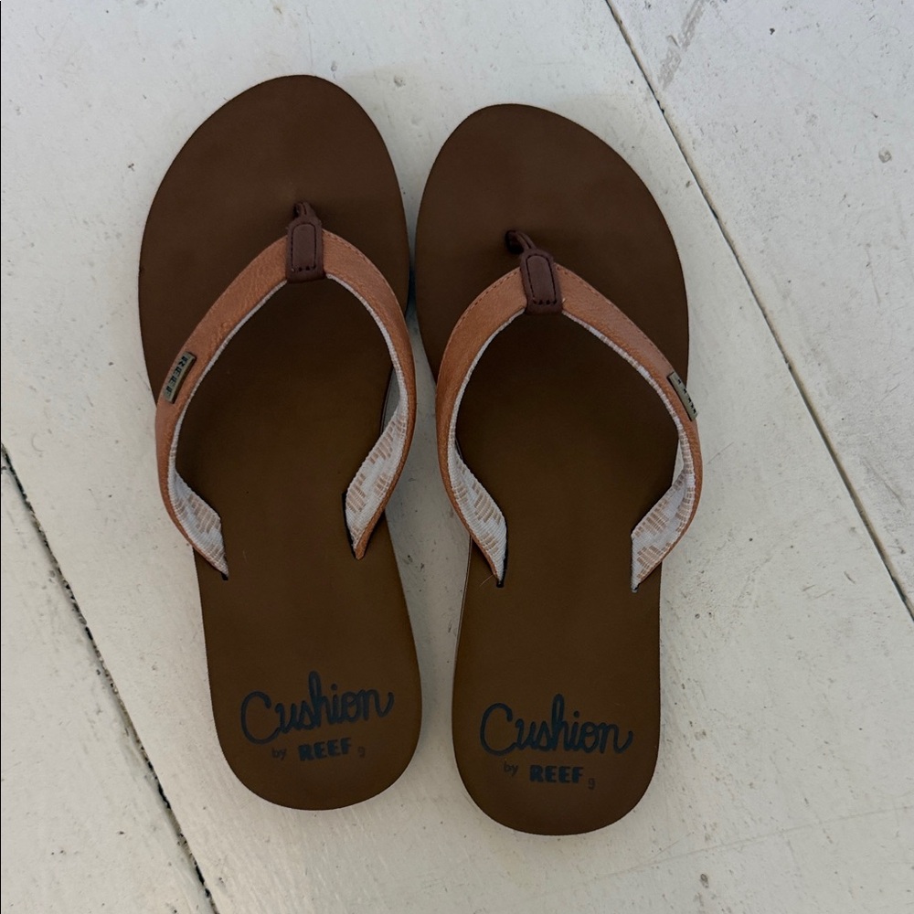 Reef Cushion Brown Footbed with Tan Straps Cushion Flip Flops size 9